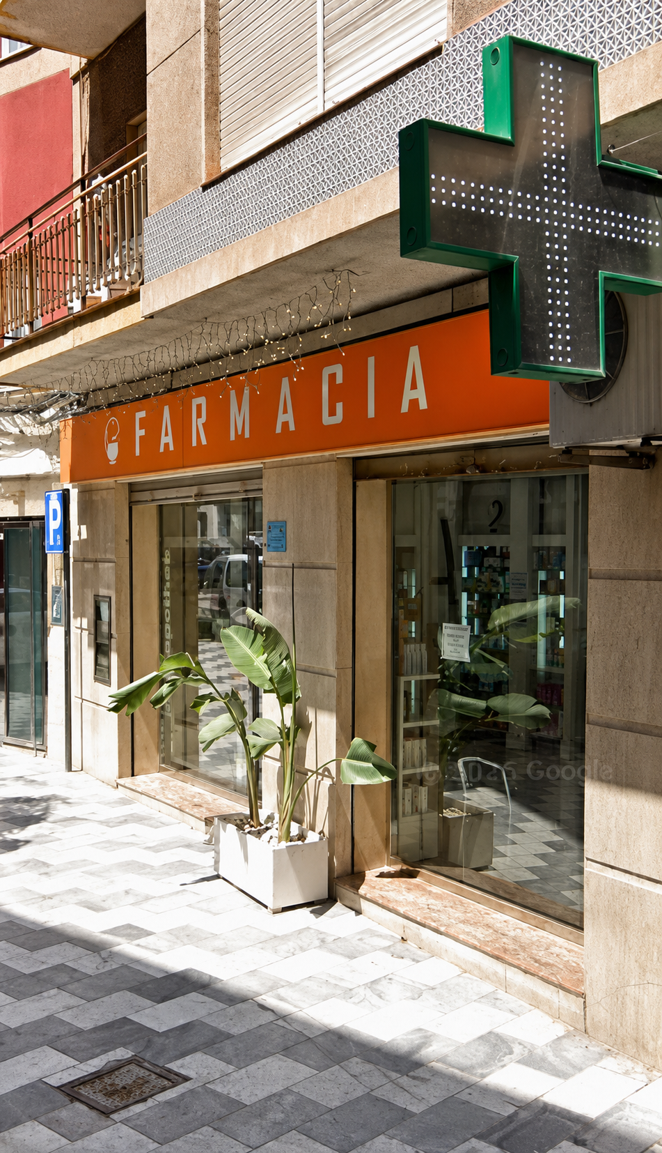 Fachada de Farmacia Ruiz Maldonado en Av. Portugal, 17, Lorca